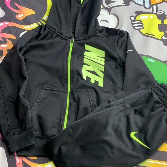 green nike hoodie and sweatpants set